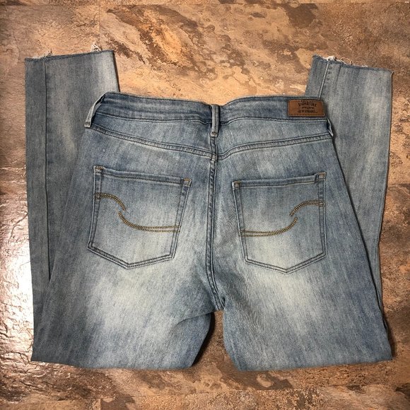 Signature by LEVI STRAUSS | flattering high-rise ankle skinny jeans raw hem - Picture 4 of 9